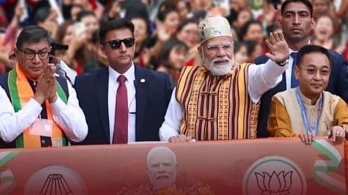 Modi's Roadshow, One Chariot, Two Moods: On the right, the President's solemn "silent fast," and on the left, the Chief Minister's joy knows no bounds